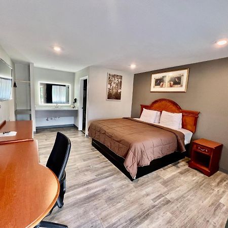 Ozark Inn & Suites ภายนอก รูปภาพ