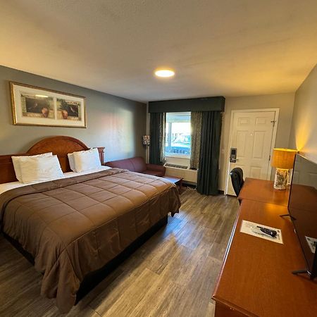 Ozark Inn & Suites ภายนอก รูปภาพ