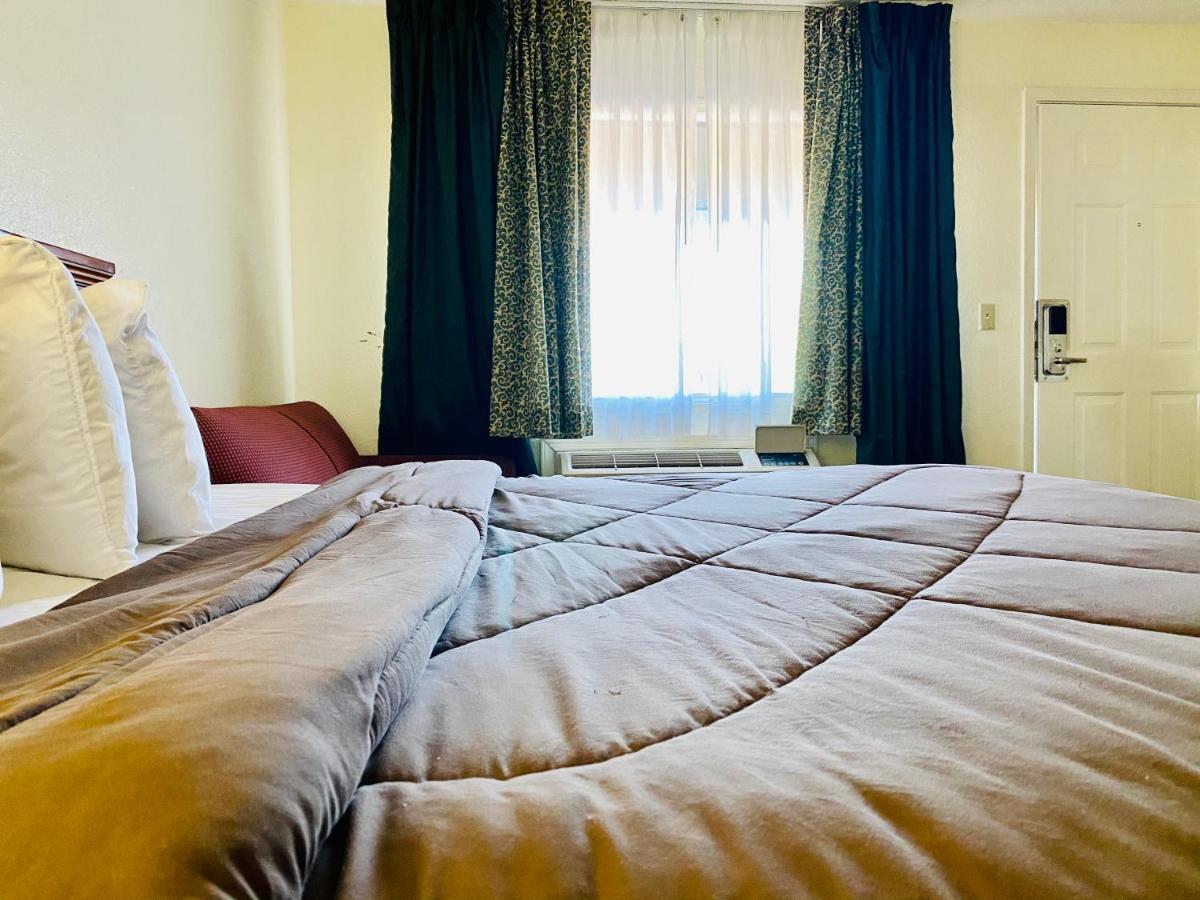Ozark Inn & Suites ภายนอก รูปภาพ