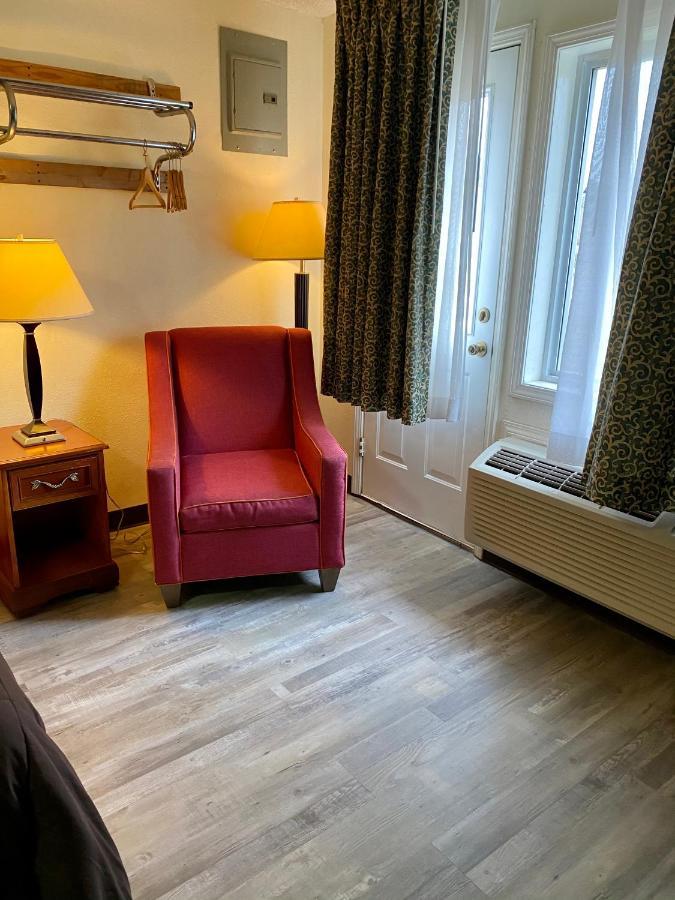 Ozark Inn & Suites ภายนอก รูปภาพ