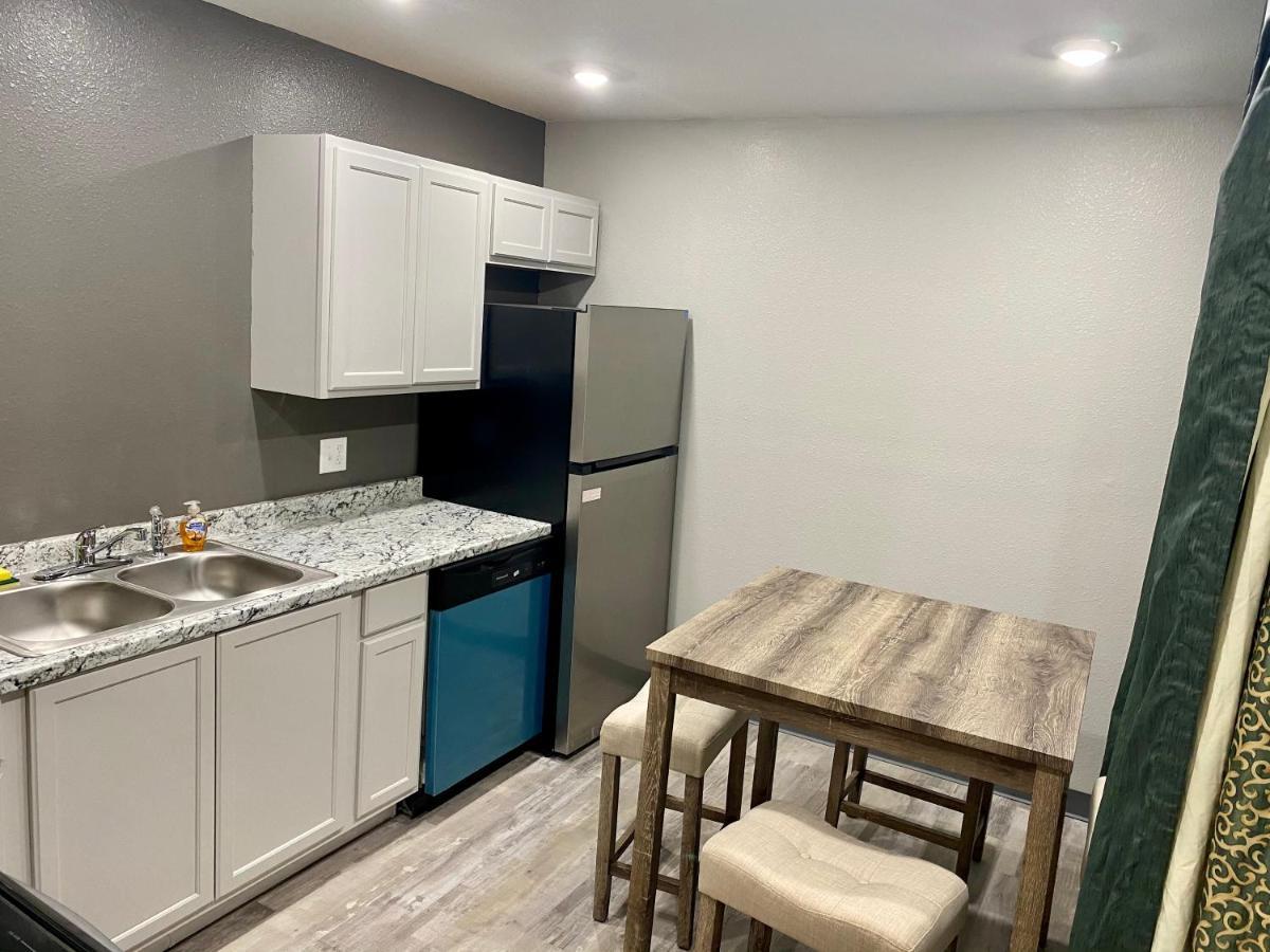 Ozark Inn & Suites ภายนอก รูปภาพ