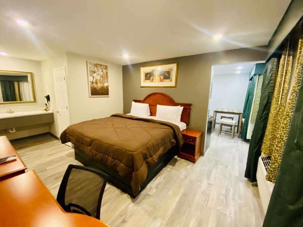 Ozark Inn & Suites ภายนอก รูปภาพ