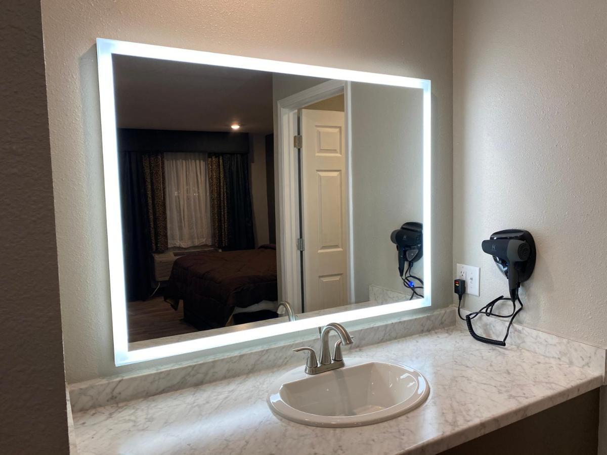 Ozark Inn & Suites ภายนอก รูปภาพ
