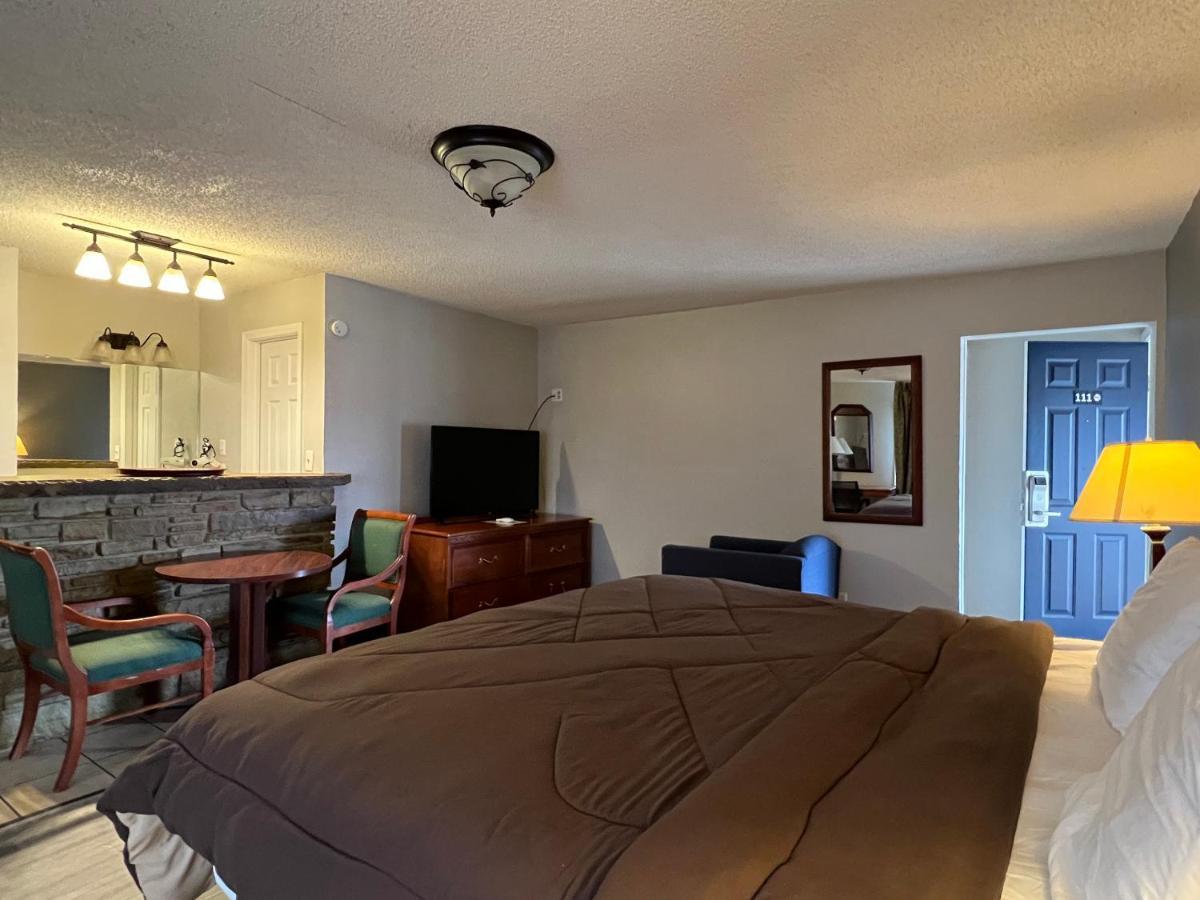 Ozark Inn & Suites ภายนอก รูปภาพ