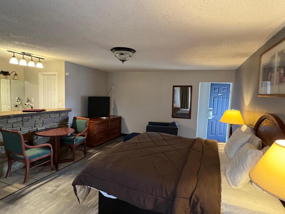 Ozark Inn & Suites ภายนอก รูปภาพ