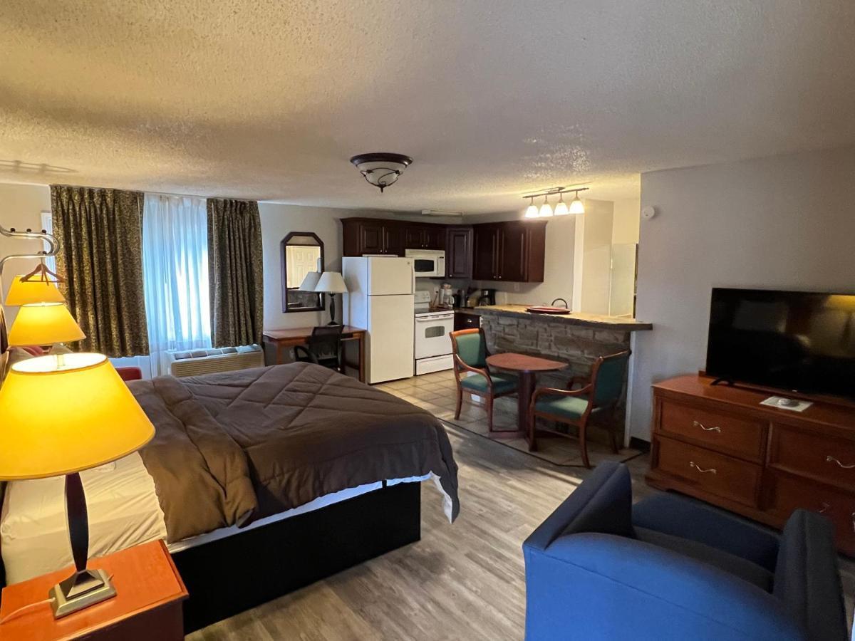 Ozark Inn & Suites ภายนอก รูปภาพ