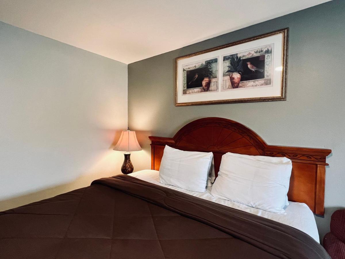 Ozark Inn & Suites ภายนอก รูปภาพ