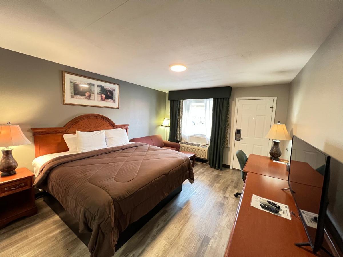 Ozark Inn & Suites ภายนอก รูปภาพ