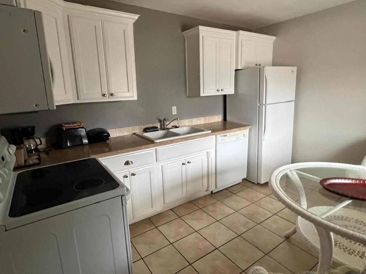 Ozark Inn & Suites ภายนอก รูปภาพ