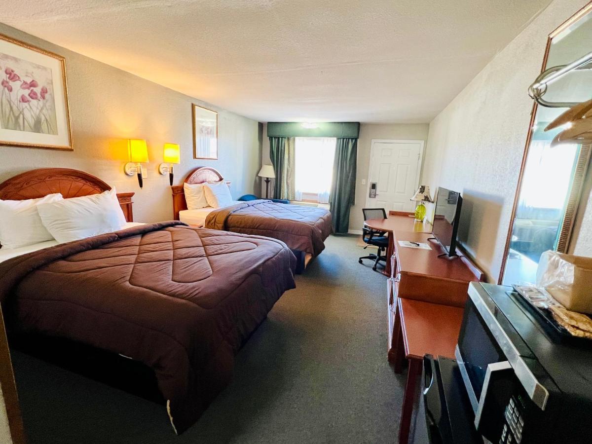 Ozark Inn & Suites ภายนอก รูปภาพ