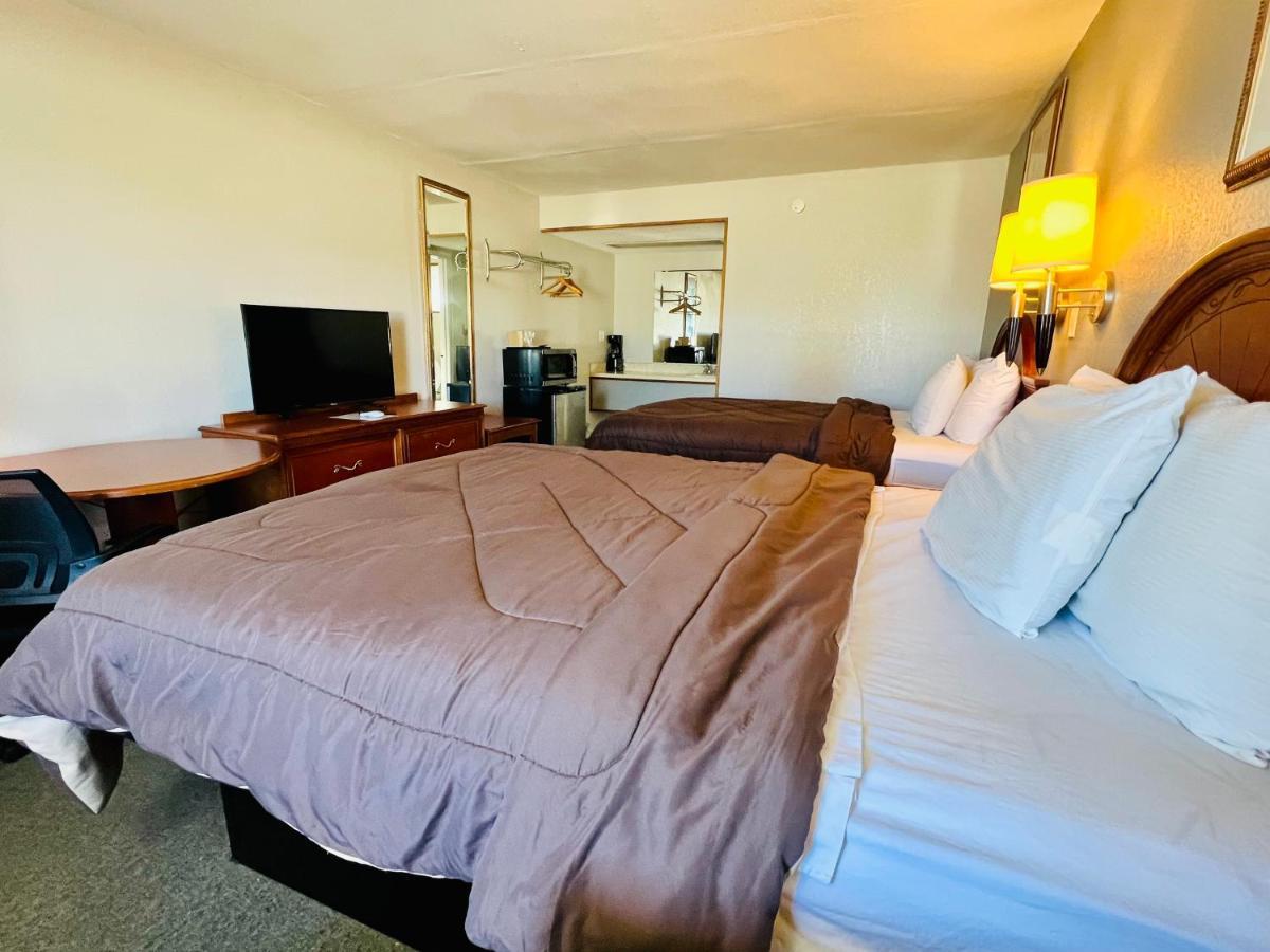 Ozark Inn & Suites ภายนอก รูปภาพ