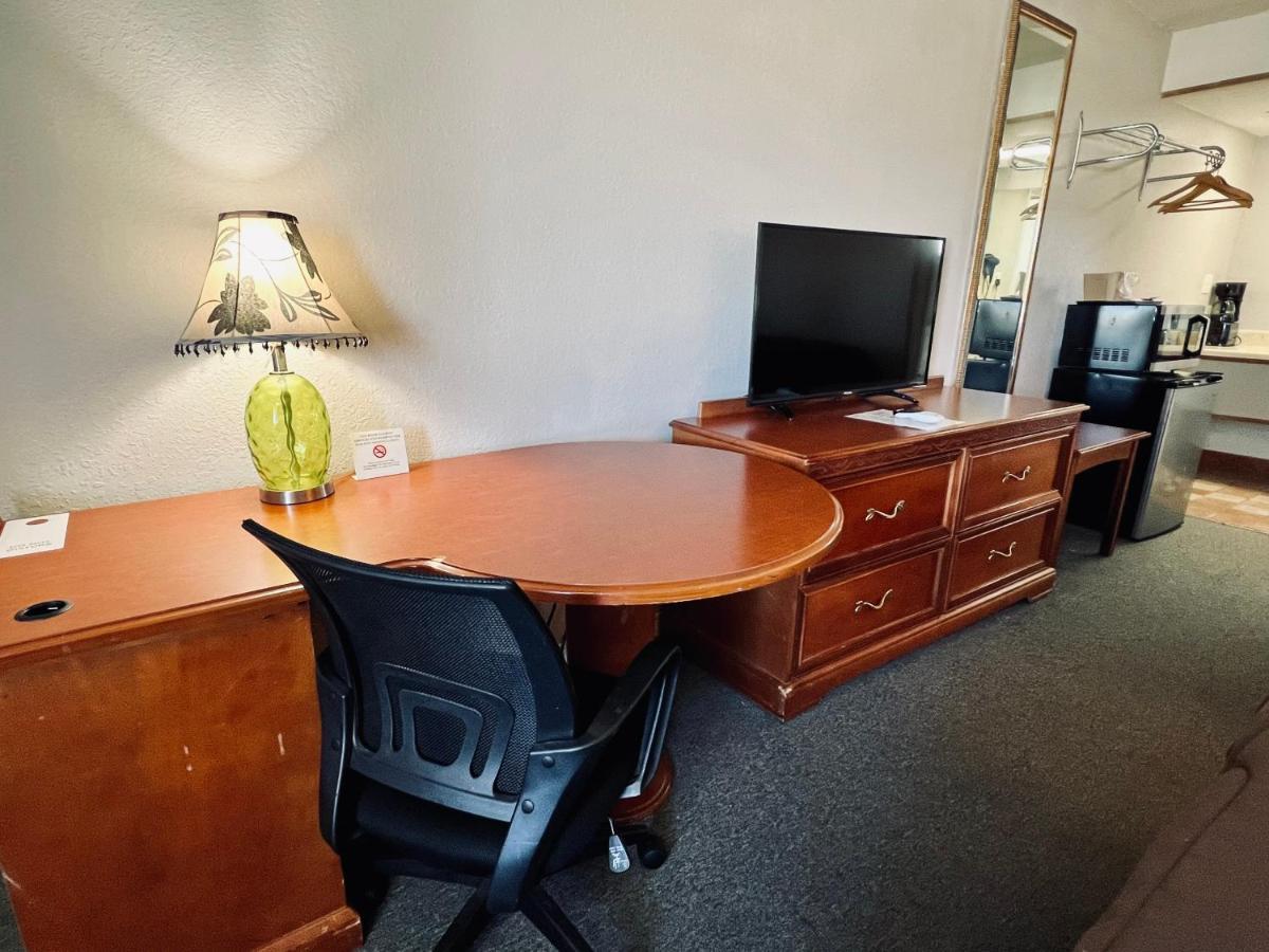Ozark Inn & Suites ภายนอก รูปภาพ
