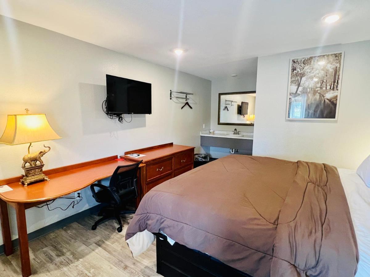 Ozark Inn & Suites ภายนอก รูปภาพ