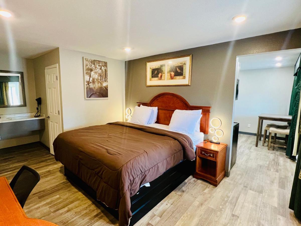 Ozark Inn & Suites ภายนอก รูปภาพ