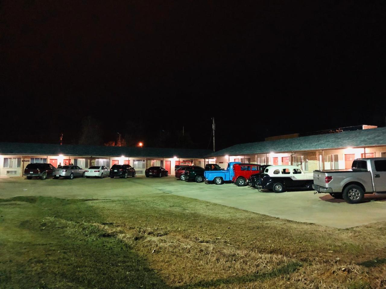 Ozark Inn & Suites ภายนอก รูปภาพ