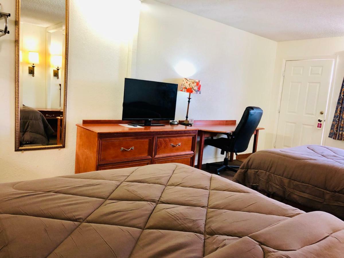 Ozark Inn & Suites ภายนอก รูปภาพ