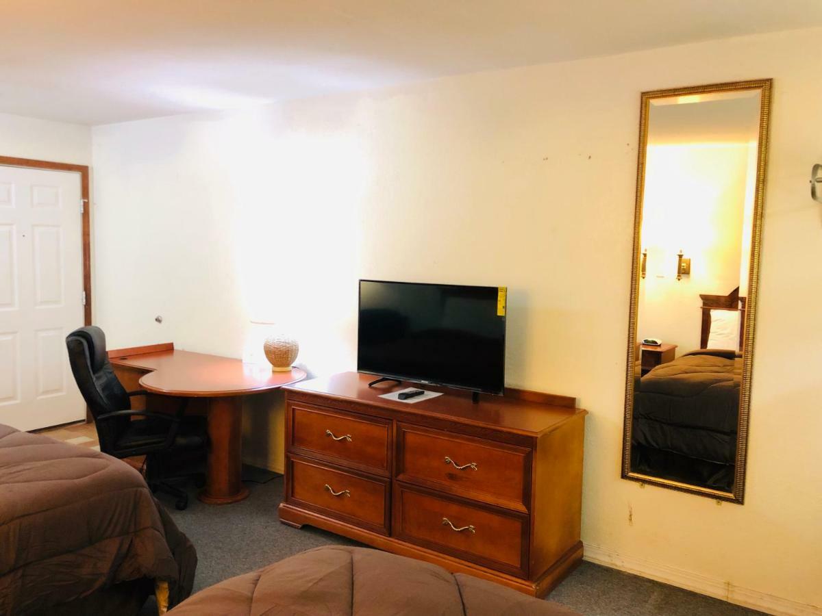 Ozark Inn & Suites ภายนอก รูปภาพ