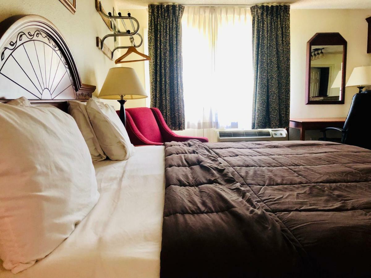 Ozark Inn & Suites ภายนอก รูปภาพ