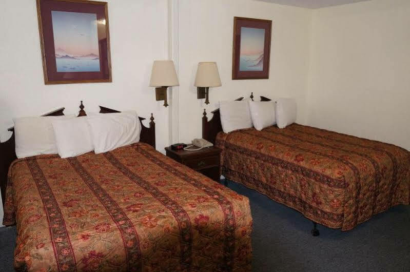 Ozark Inn & Suites ภายนอก รูปภาพ