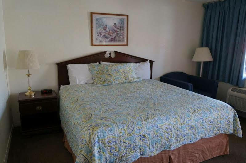 Ozark Inn & Suites ภายนอก รูปภาพ