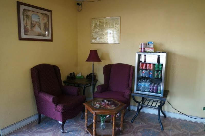 Ozark Inn & Suites ภายนอก รูปภาพ