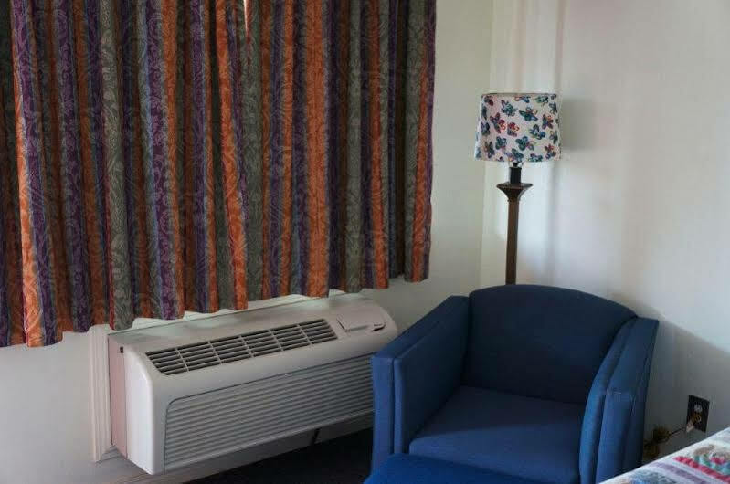 Ozark Inn & Suites ภายนอก รูปภาพ
